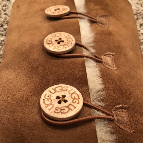UGG Bailey button triplet tall chestnut boots - Picture 9 of 11